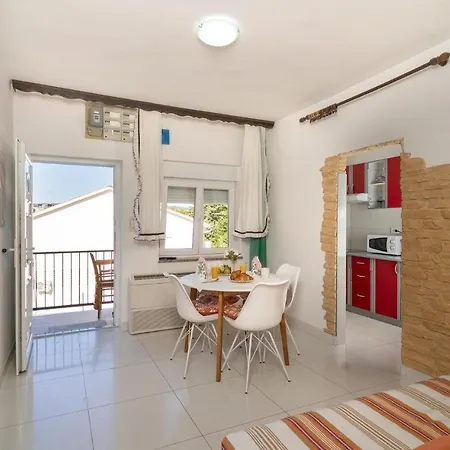 Awesome In Krk With Swimming Pool Apartamento