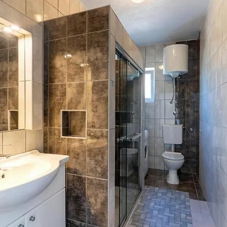 Cozy In Krk With Kitchen Appartamento *