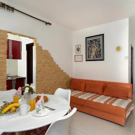 Cozy In Krk With Kitchen Appartamento *
