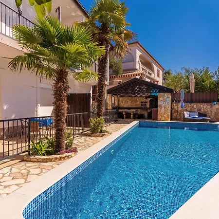 Awesome In Krk With Swimming Pool Apartament Krk Town