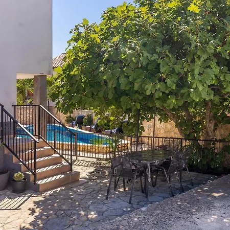 Awesome In Krk With Swimming Pool Apartament Krk Town
